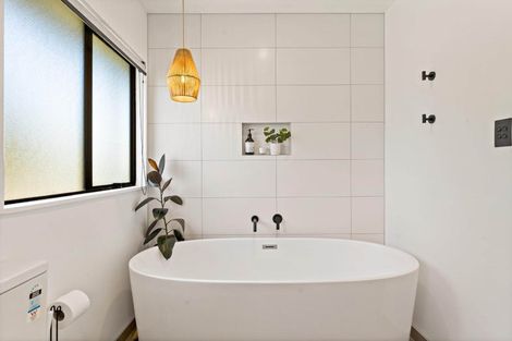 Photo of property in 1/85 Kaurilands Road, Titirangi, Auckland, 0604