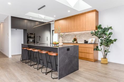 Photo of property in 77 Paremata Road, Paremata, Porirua, 5024