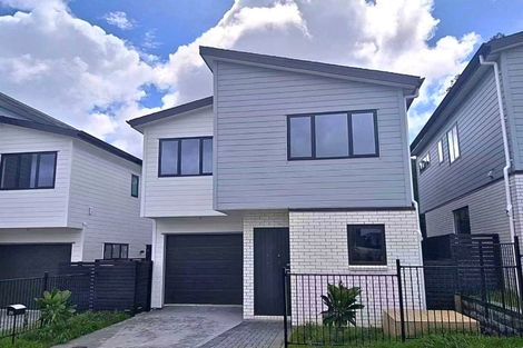 Photo of property in 31 Whiteywood Street, Westgate, Auckland, 0814