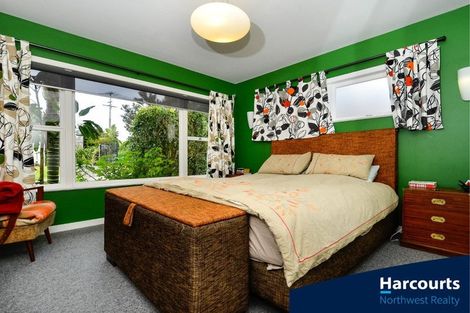 Photo of property in 148 Luckens Road, West Harbour, Auckland, 0618