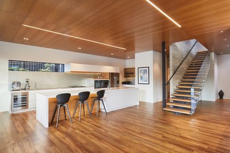 Photo of property in 69 Waikawa Road, Picton, 7220