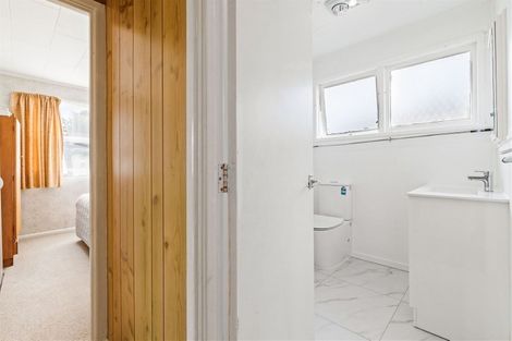 Photo of property in 8 Edwards Avenue, Henderson, Auckland, 0610