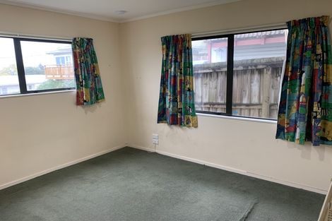 Photo of property in 1/31 Roberts Road, Glenfield, Auckland, 0629