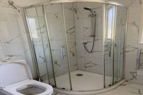 Photo of property in 21 Castleford Street, Green Bay, Auckland, 0604