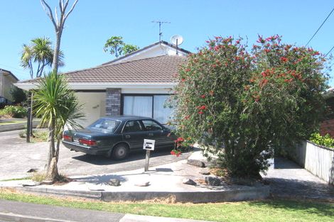 Photo of property in 2/33 Elliott Avenue, Bayview, Auckland, 0629