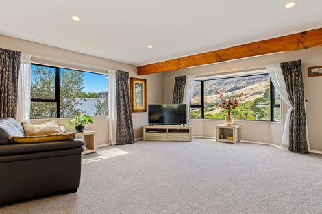 Photo of property in 8 Heathvale Place, Heathcote Valley, Christchurch, 8022