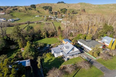 Photo of property in 19 Milne Street, Hunterville, 4730