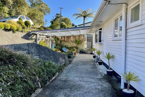 Photo of property in 7 Innes Way, Newlands, Wellington, 6037