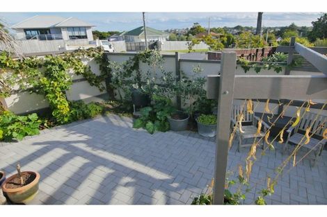 Photo of property in 1/82a Pupuke Road, Hillcrest, Auckland, 0627
