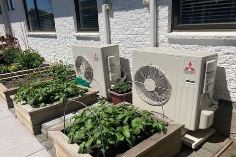 Photo of property in 2/98 Merrin Street, Avonhead, Christchurch, 8042