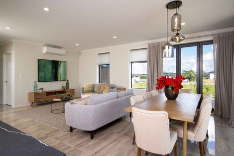 Photo of property in 230 Park Estate Road, Rosehill, Papakura, 2113