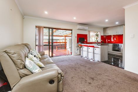 Photo of property in 17 Reyland Close, Weymouth, Auckland, 2103
