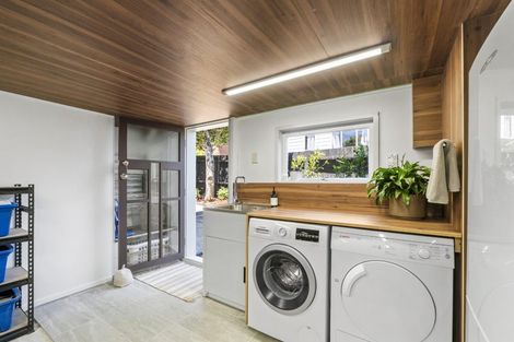 Photo of property in 1/33 Exmouth Road, Northcote, Auckland, 0627