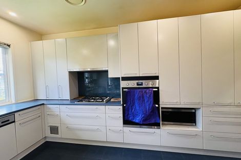 Photo of property in 6 Holly Court, Palmerston North, 4410