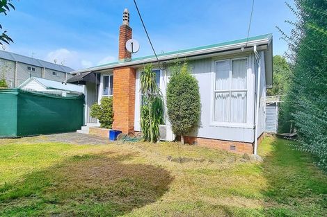 Photo of property in 8 Keeling Road, Henderson, Auckland, 0612