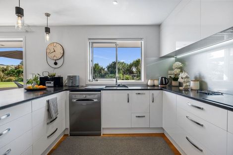 Photo of property in 6 Summerfield Way, Parahaki, Whangarei, 0112