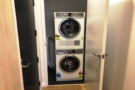 Photo of property in 2/163 Hobsonville Point Road, Hobsonville, Auckland, 0616