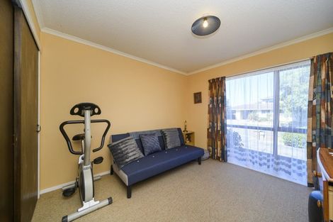 Photo of property in 8 Grange Place, Milson, Palmerston North, 4414