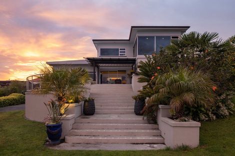 Photo of property in 12 George Street, Hospital Hill, Napier, 4110