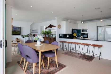 Photo of property in 72 Devonport Road, Tauranga, 3110