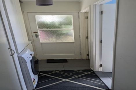 Photo of property in 2/74 Ayton Drive, Totara Vale, Auckland, 0629