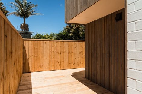 Photo of property in 16/12 Tawa Road, Te Atatu Peninsula, Auckland, 0610