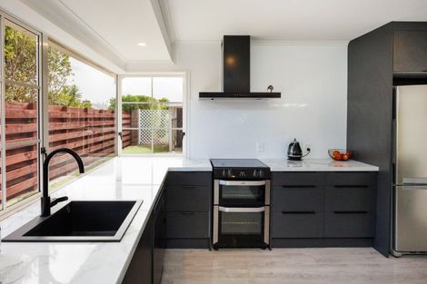 Photo of property in 10 Sandstrom Grove, Feilding, 4702