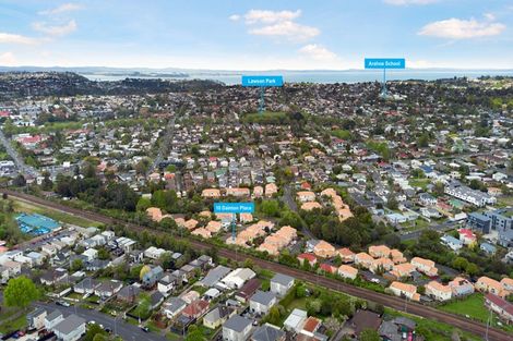 Photo of property in 10 Dainton Place, New Lynn, Auckland, 0600