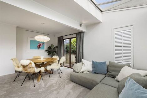 Photo of property in 127 Mellons Bay Road, Mellons Bay, Auckland, 2014