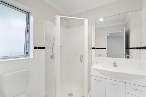 Photo of property in 4 Guinness Place, Massey, Auckland, 0614