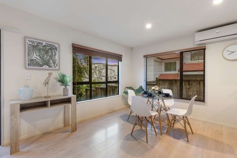 Photo of property in 4/42 Fields Parade, Oteha, Auckland, 0632
