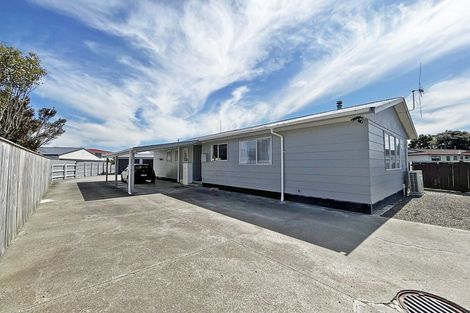 Photo of property in 26 Cumberland Place, Kelvin Grove, Palmerston North, 4414