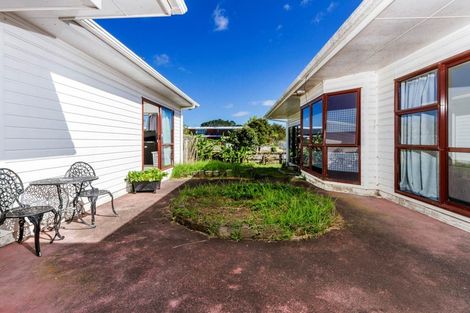 Photo of property in 134 Colwill Road, Massey, Auckland, 0614