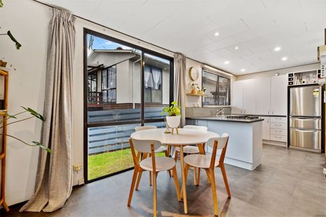 Photo of property in 2/22 Starforth Place, Henderson, Auckland, 0612