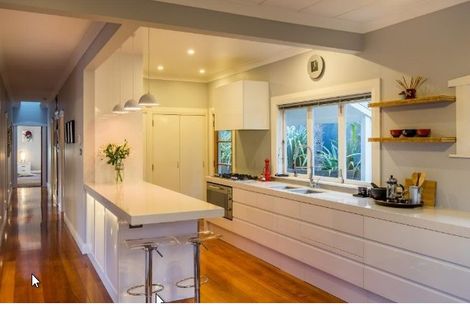 Photo of property in 102 The Parade, Island Bay, Wellington, 6023