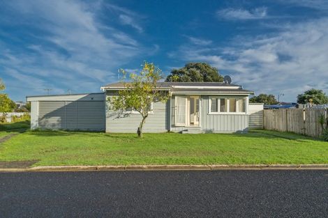 Photo of property in 1 Isabella Street, Whitianga, 3510
