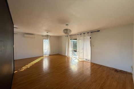 Photo of property in 10 Rook Place, Unsworth Heights, Auckland, 0632