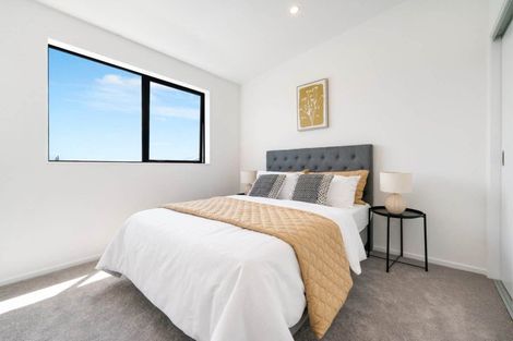 Photo of property in 2/18 Sylvan Crescent, Te Atatu South, Auckland, 0610