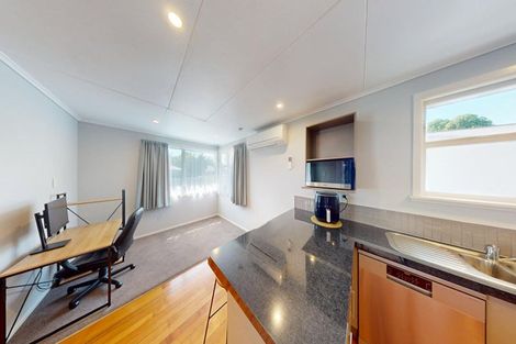 Photo of property in 11 Lewis Place, Highbury, Palmerston North, 4412