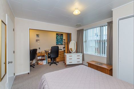 Photo of property in 617 Queen Street East, Levin, 5510