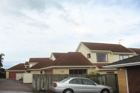 Photo of property in 3/97 Aviemore Drive, Highland Park, Auckland, 2010