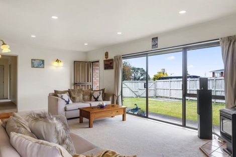 Photo of property in 2/963 Beach Road, Torbay, Auckland, 0630