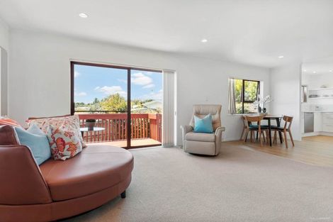 Photo of property in 56 Highland Park Drive, Highland Park, Auckland, 2010