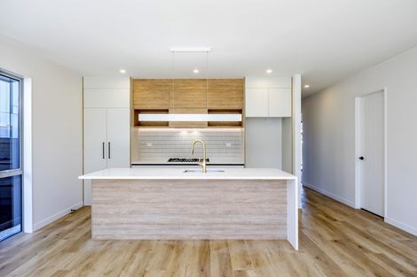 Photo of property in 2 Kartolina Crescent, Kumeu, 0810