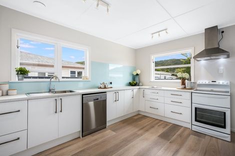Photo of property in 76 Peel Place, Wainuiomata, Lower Hutt, 5014