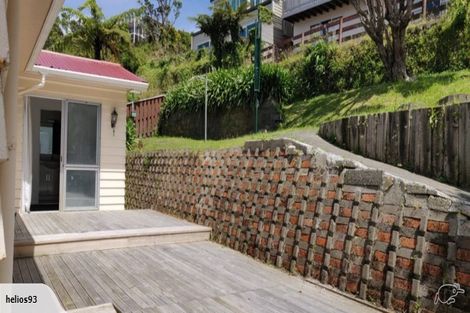 Photo of property in 19 Somes Crescent, Newlands, Wellington, 6037