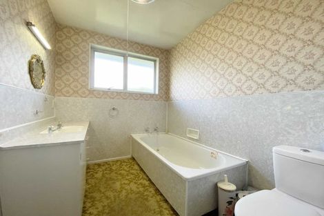 Photo of property in 42 Avonhead Road, Avonhead, Christchurch, 8042
