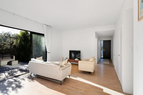 Photo of property in 7a Saxton Road, Upper Vogeltown, New Plymouth, 4310