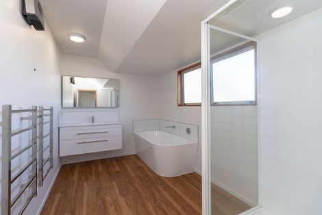 Photo of property in 16 Huntingdon Place, Avonhead, Christchurch, 8042