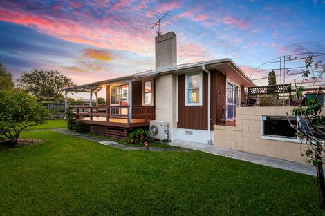 Photo of property in 33 Tiroroa Avenue, Te Atatu South, Auckland, 0610